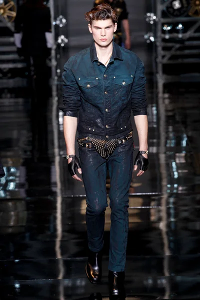 Look 25